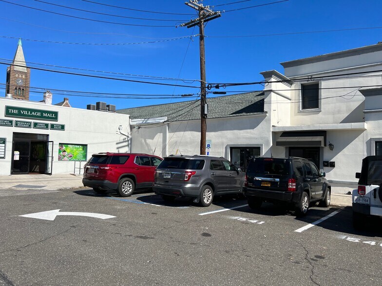 More Photos Of 90 E Main St, Patchogue Freestanding For Lease