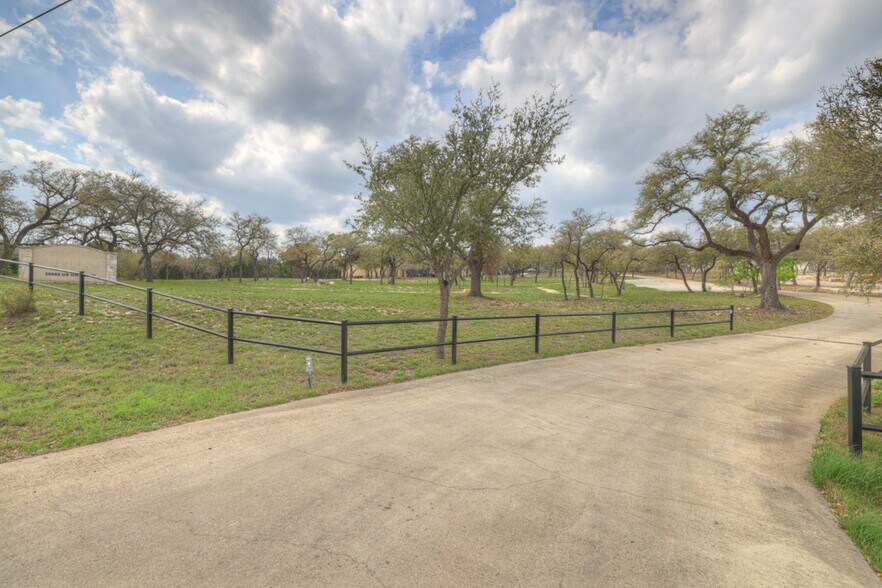 More Photos Of 30665 N Us Hwy 281, Bulverde Office For Sale