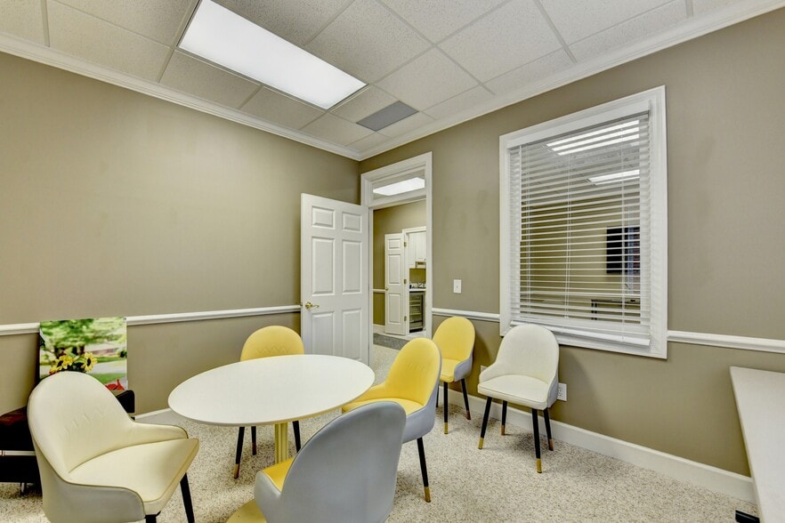 More Photos Of 3535 Roswell Rd, Marietta Medical For Sale