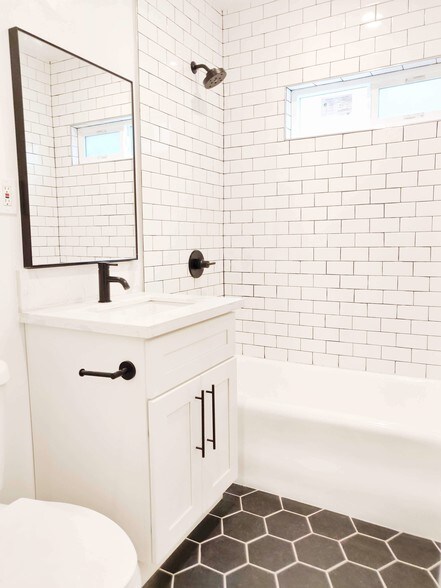 More Photos Of 537 N Orange Dr, Los Angeles Apartments For Sale