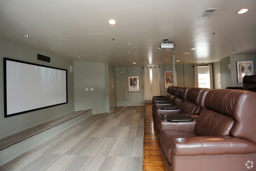 More Photos Of 1623 Main St, Dallas Apartments For Lease