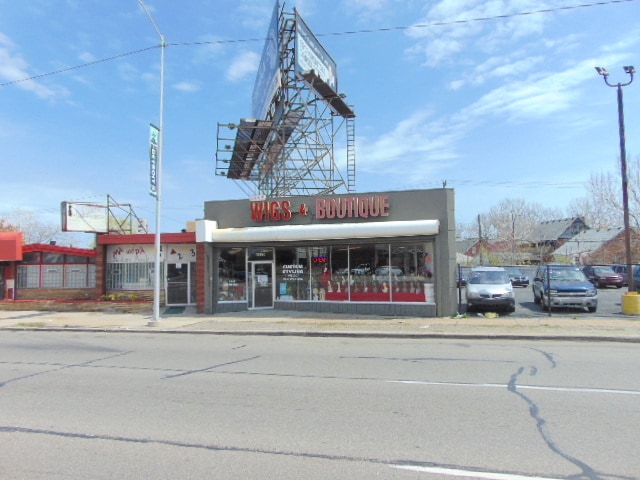 More Photos Of 15390 Gratiot Ave, Detroit Storefront For Lease