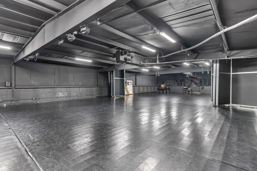 More Photos Of 1725 Northpark Dr, Kingwood Auto Repair For Sale