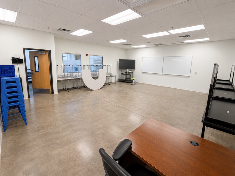 More Photos Of 1905 Mountain Rd NW, Albuquerque Schools For Lease