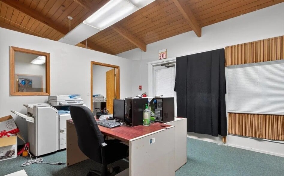 More Photos Of 3111 Normandy Dr, Springfield Office For Sale