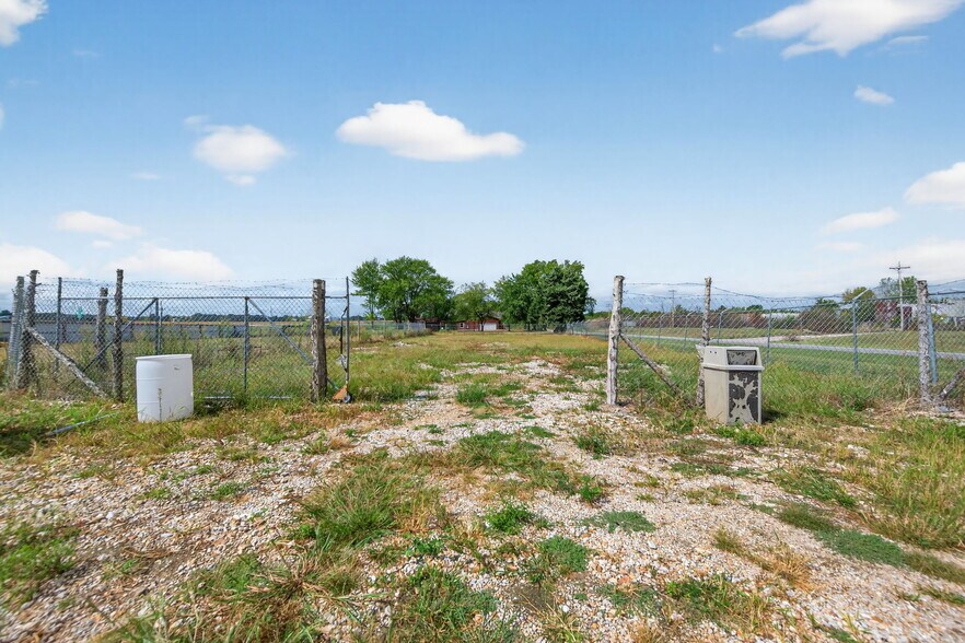 More Photos Of 338 Booneslick Rd, New Florence Industrial For Sale