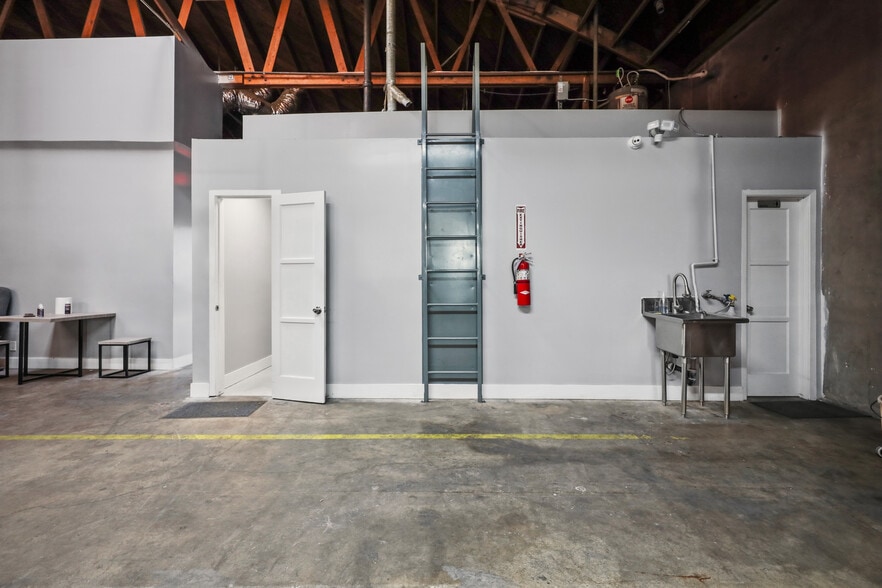 More Photos Of 4807-4827 E 49th St, Vernon Warehouse For Lease