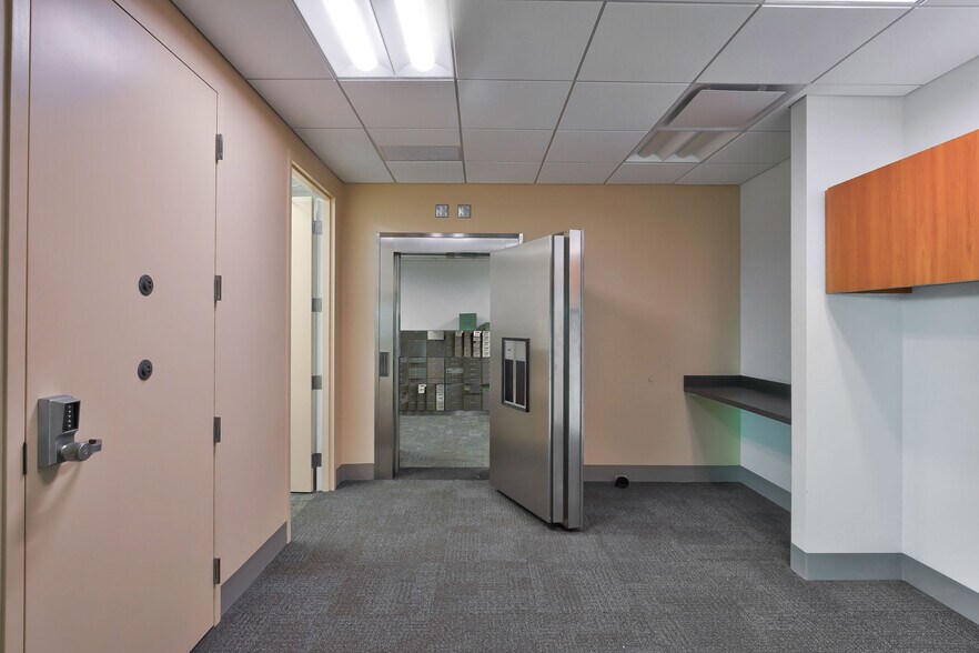 More Photos Of 1200 E Blue Heron Blvd, West Palm Beach Storefront Retail Office For Lease