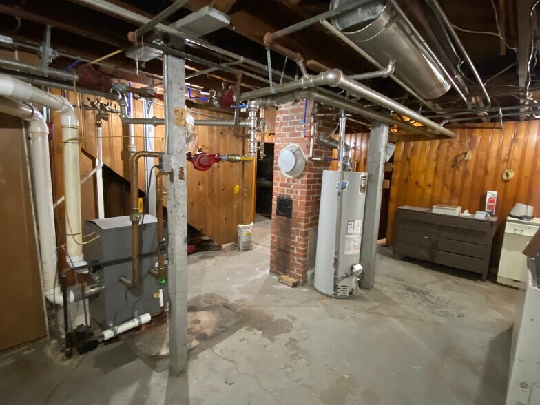 More Photos Of 1348 E Cherry St, Springfield Office For Lease