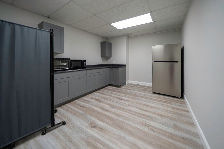 More Photos Of 25451 Fortran Dr, Punta Gorda Warehouse For Sale