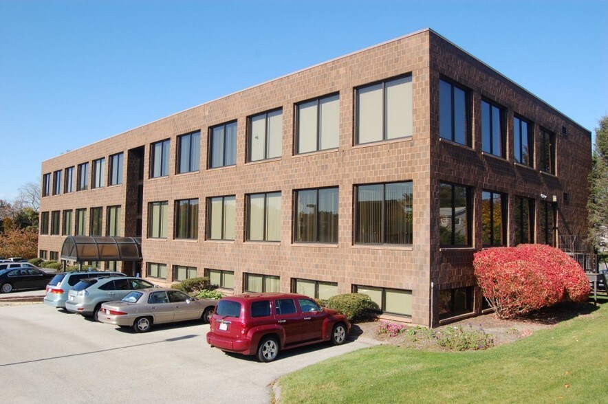 More Photos Of 1020 Plain St, Marshfield Office For Lease