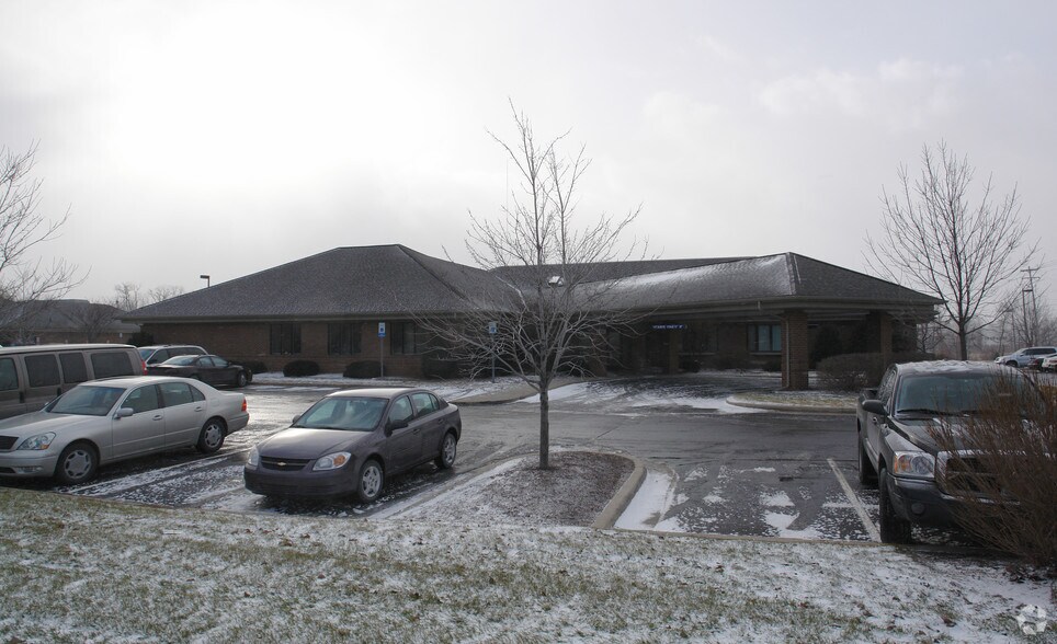 More Photos Of 3390 E Jolly Rd, Lansing Medical For Lease