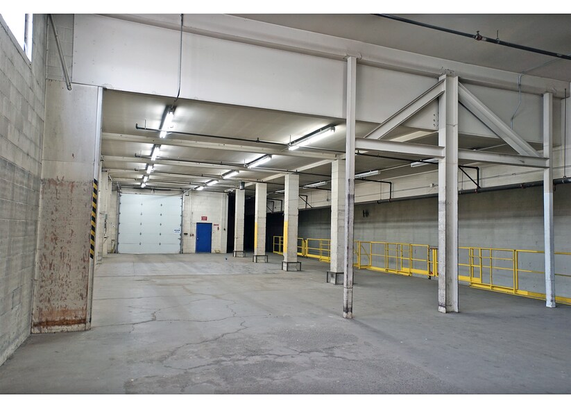 More Photos Of 31 N 4th Ave, Yakima Manufacturing For Sale