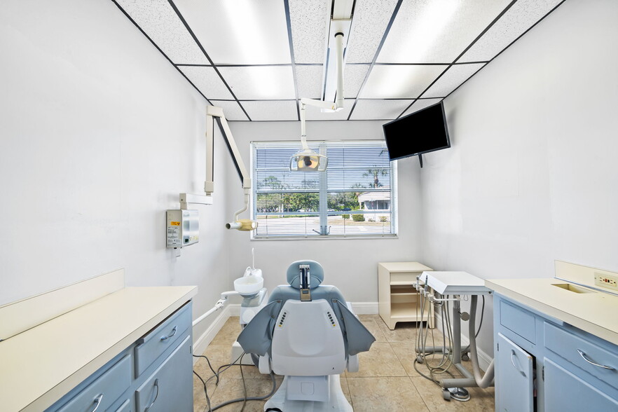 More Photos Of 1130 Bayview Dr, Fort Lauderdale Medical For Lease