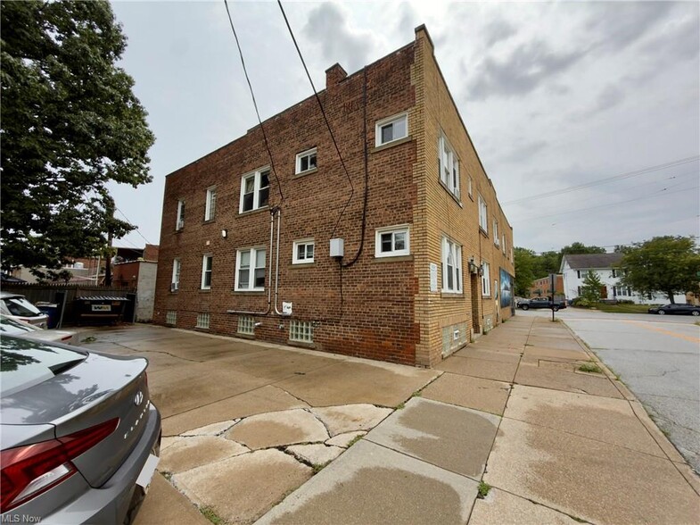 More Photos Of 17020 Madison Ave, Lakewood Flex For Sale