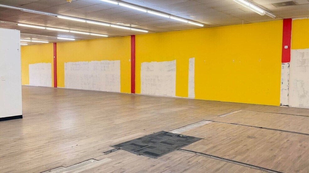 More Photos Of 684 S Main St, Cedar City Drugstore For Lease