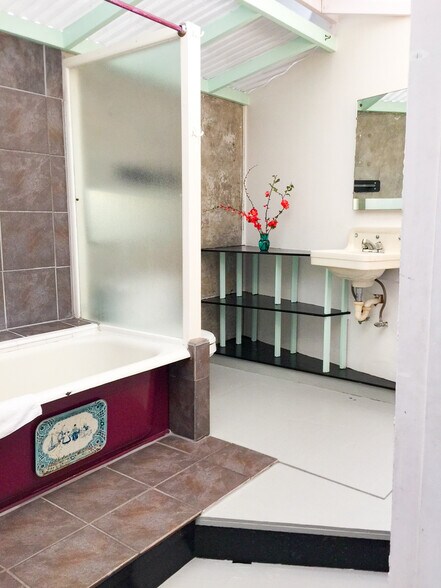 More Photos Of 3037-3039 Myrtle St, Oakland Office For Sale