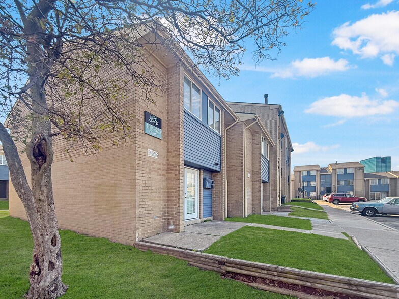 More Photos Of 806 Cherry St, Toledo Apartments For Sale