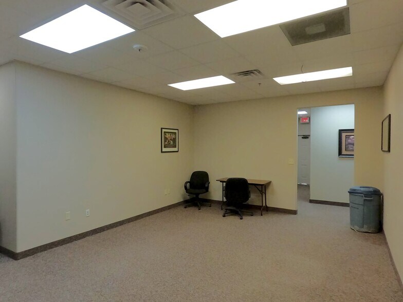 More Photos Of 6570 Naaman Forest Blvd, Garland Medical For Sale