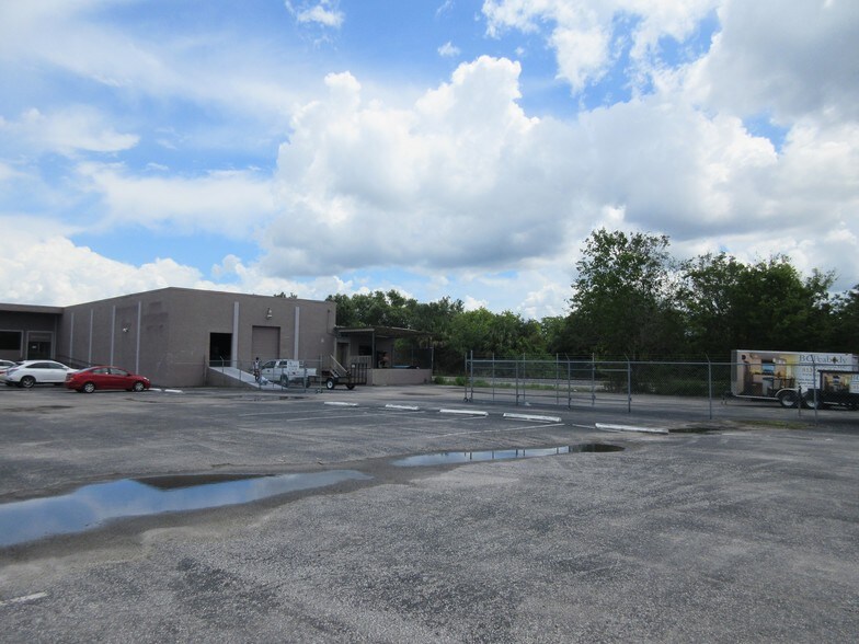 More Photos Of 15445 N Nebraska Ave, Lutz Warehouse For Lease
