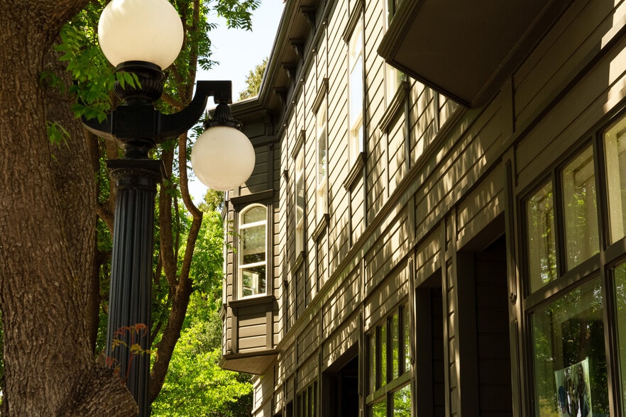 More Photos Of 1420-1428 Main St, Saint Helena Hotel For Sale