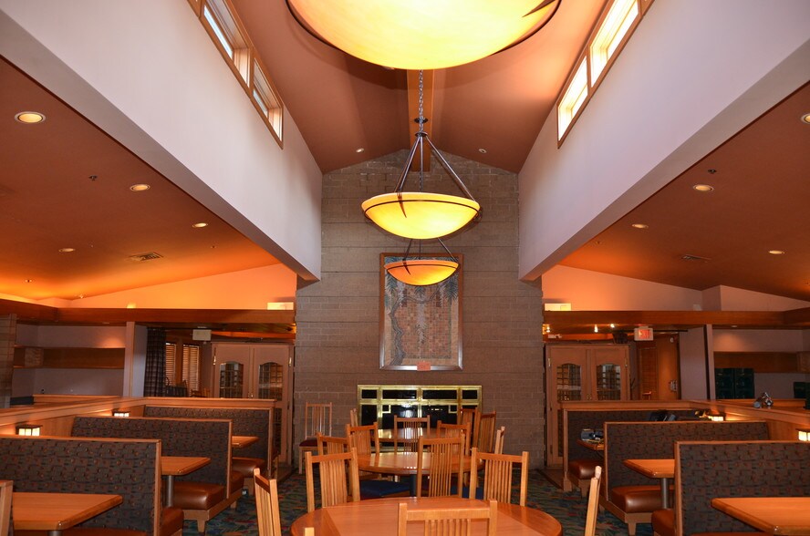 More Photos Of 300 Veterans Pky, Bolingbrook Restaurant For Sale