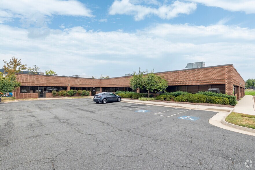 More Photos Of 1306 Squire Ct, Dulles Town Center Light Manufacturing For Lease