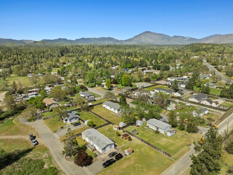 More Photos Of 387 Tavis Dr, Merlin Manufactured Housing Mobile Home Park For Sale