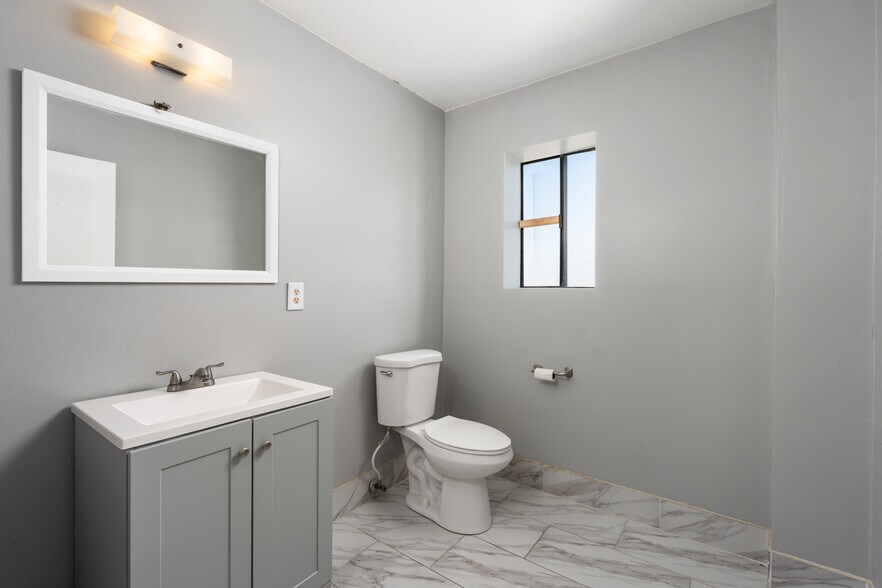 More Photos Of 1589 Kern St, Taft Warehouse For Sale