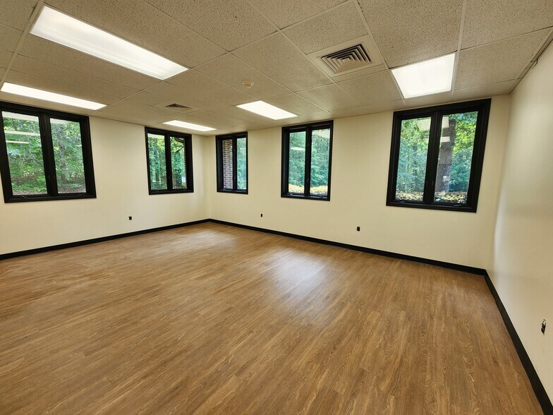 More Photos Of 2 Fisher Rd, Greenville Schools For Lease