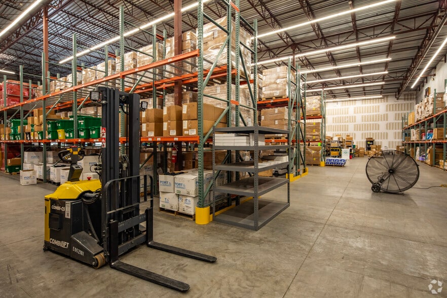 More Photos Of 5035 W Hillsborough Ave, Tampa Warehouse For Lease