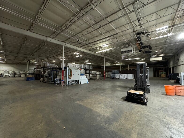 More Photos Of 910 W Ridge Rd, Gainesville Industrial For Sale