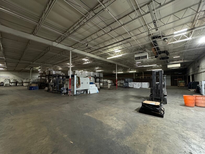 More Photos Of 910 W Ridge Rd, Gainesville Industrial For Sale