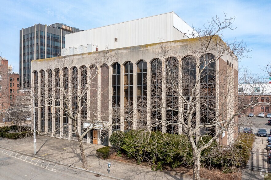 More Photos Of 880 Broad St, Bridgeport Office For Lease