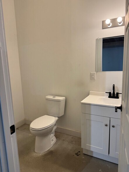 More Photos Of 810 E Main St, Westfield Flex For Sale