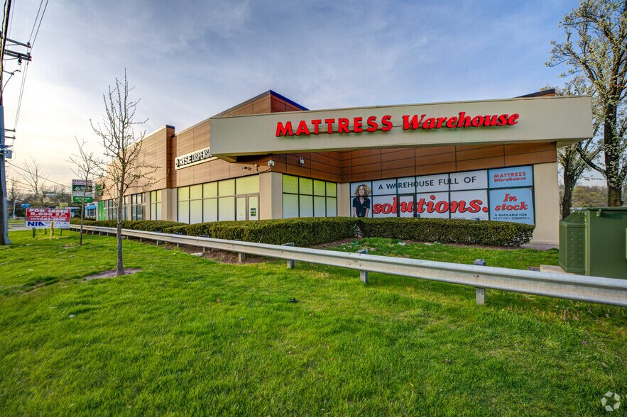 More Photos Of 145 E State Rt 4, Paramus Storefront For Lease