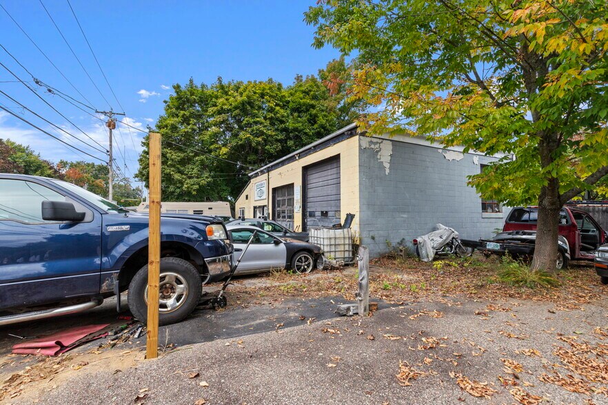 More Photos Of 334 Main St, Somersworth Auto Repair For Sale