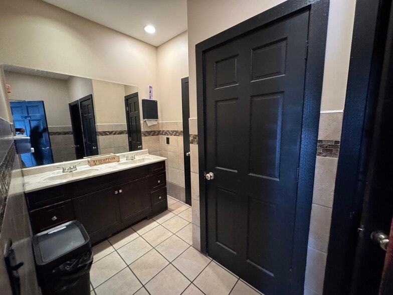 More Photos Of 388 Medford Ave, Patchogue Restaurant For Lease