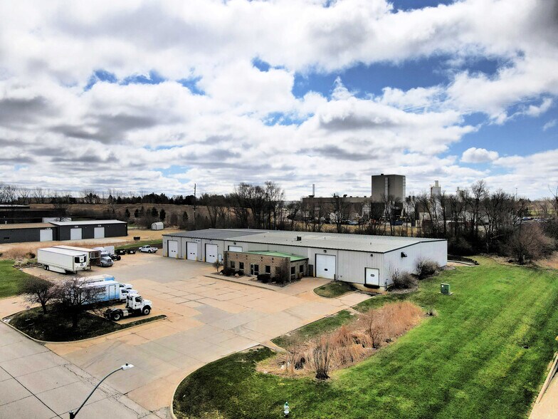 More Photos Of 5658 Westminster Dr, Cedar Falls Warehouse For Lease