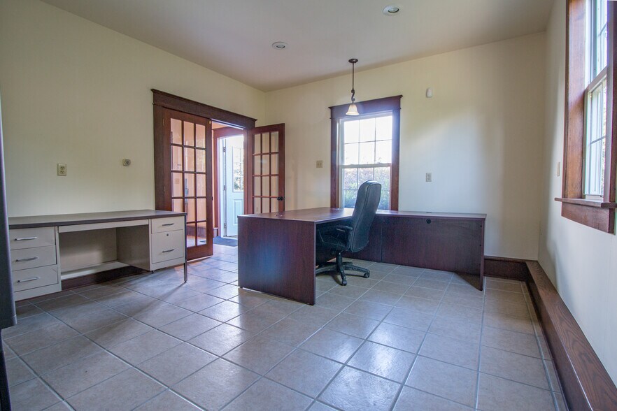 More Photos Of 1946 State Route 208, Pulaski Office For Sale