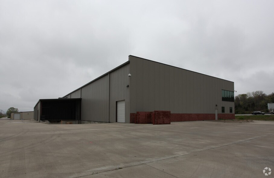 More Photos Of 6850 W 47th Ter, Shawnee Mission Warehouse For Lease