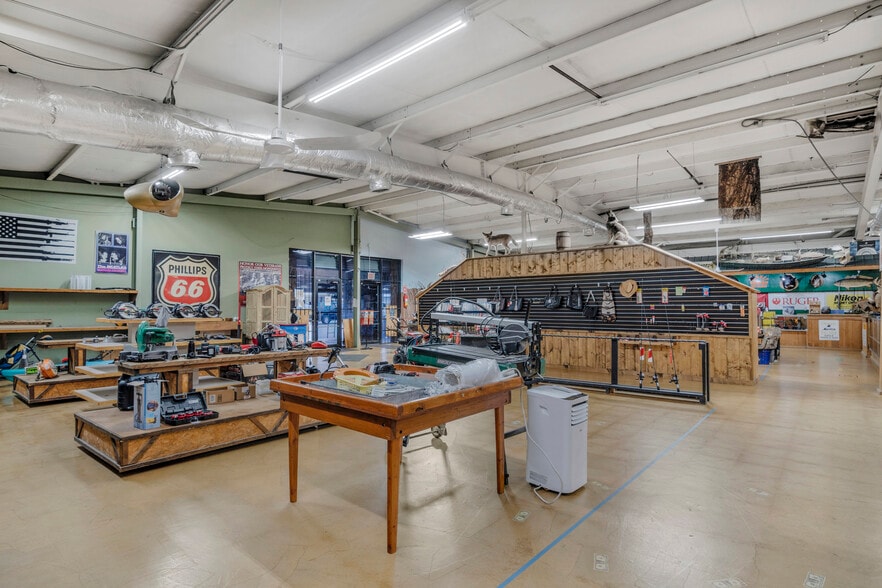 More Photos Of 2023 Memorial Dr, Waycross General Retail For Sale