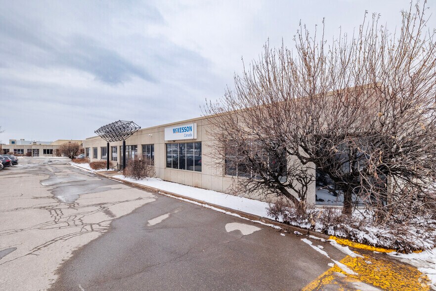 More Photos Of 9415-9495 Aut Transcanadienne, Montréal Warehouse For Lease