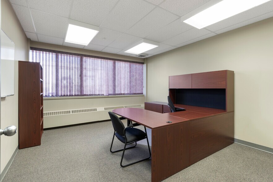 More Photos Of 5516 Industrial Rd, Rocky Rapids Office For Lease