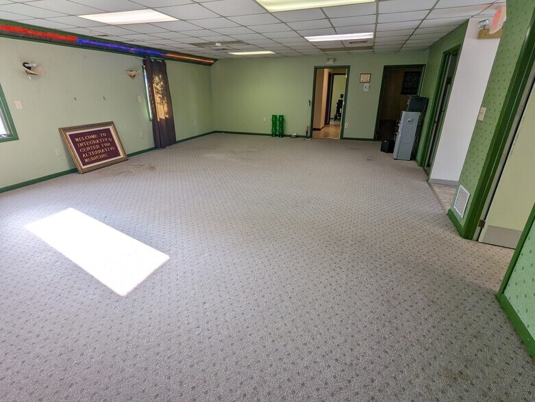 More Photos Of 16 Reeves Ave, Hamilton Office For Sale