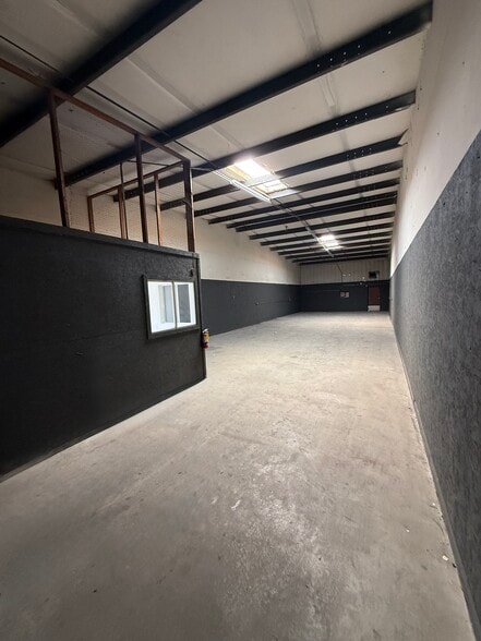More Photos Of 3164 N Marks Ave, Fresno Warehouse For Lease