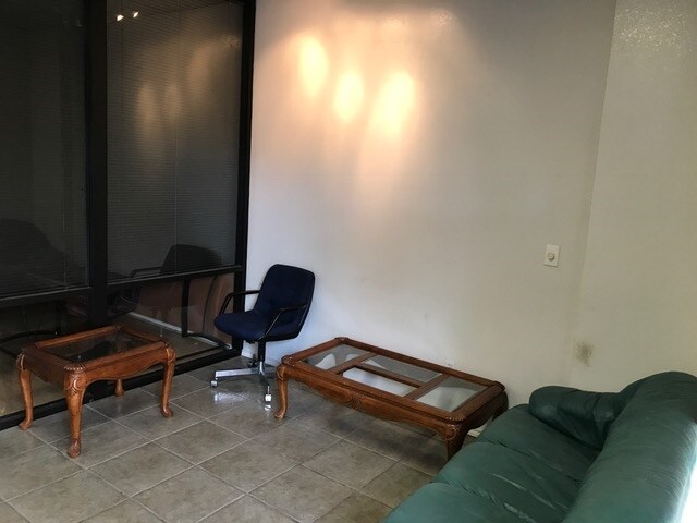 More Photos Of 1101 W Ferguson Ave, Pharr Showroom For Lease