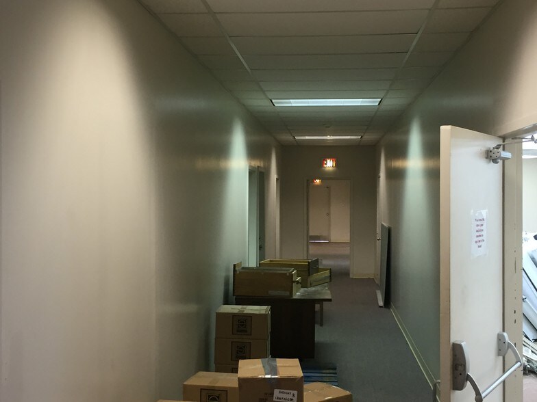 More Photos Of 275 Center Rd, Monroeville Office For Lease