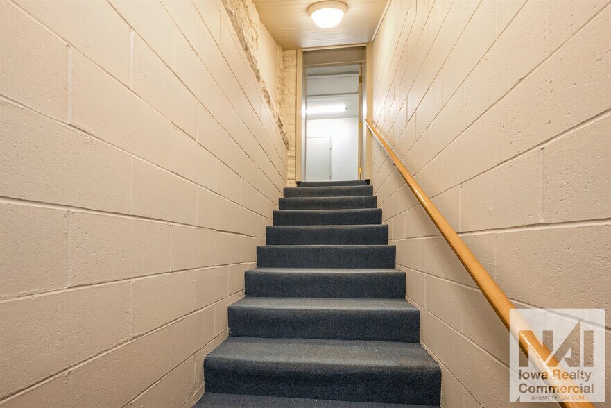 More Photos Of 100 E 1st St, Anamosa Specialty For Sale