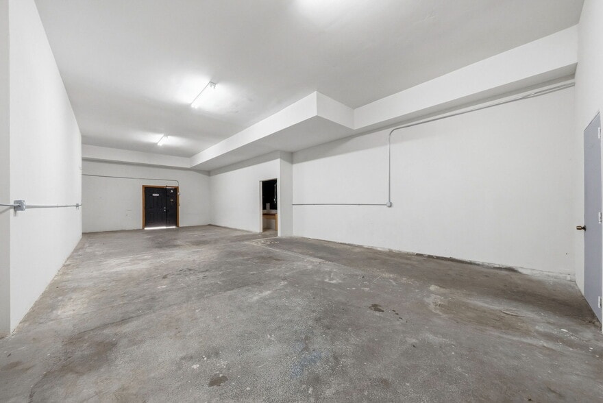 More Photos Of 586 W Avenue 28, Los Angeles Warehouse For Lease